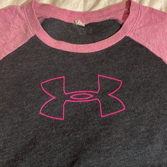 UA raglan 3/4 sleeve top must be bundled minim of $15 - Picture 3 of 8